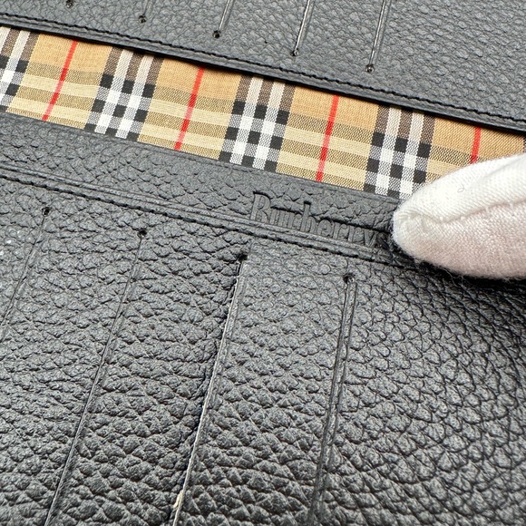 Burberry Vintage Wallet - Picture 5 of 10